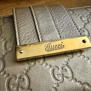 Gucci Gold-Tone Plaque Metallic Leather Wallet